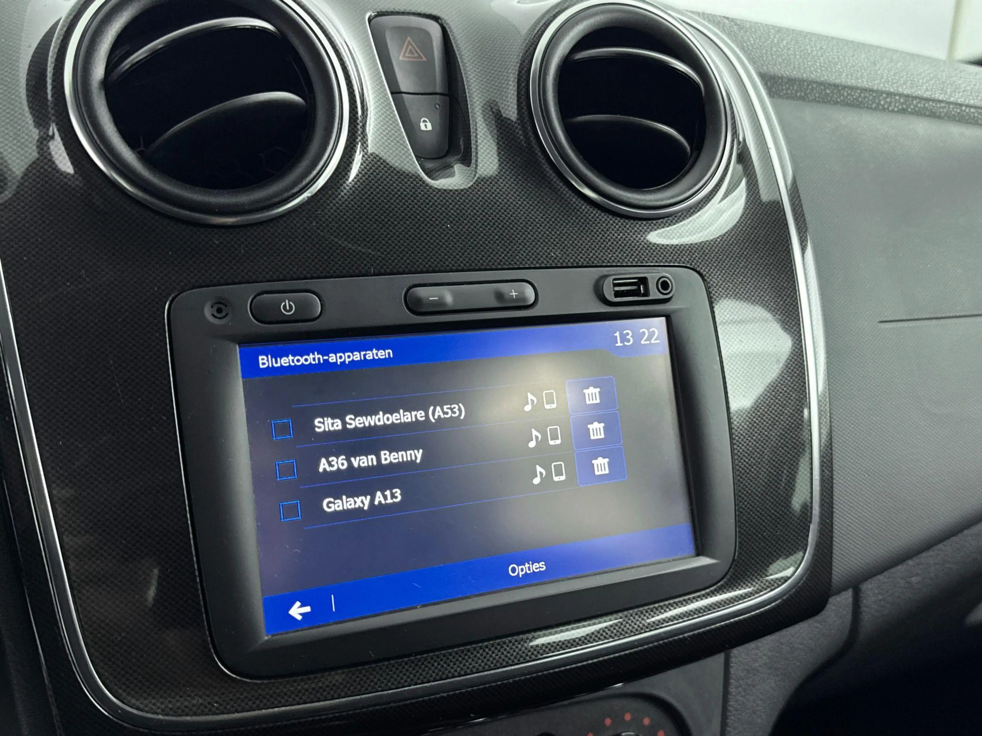 Dacia Logan MCV 0.9 TCe SL Royaal | Navigatie | Cruise control — photo 15