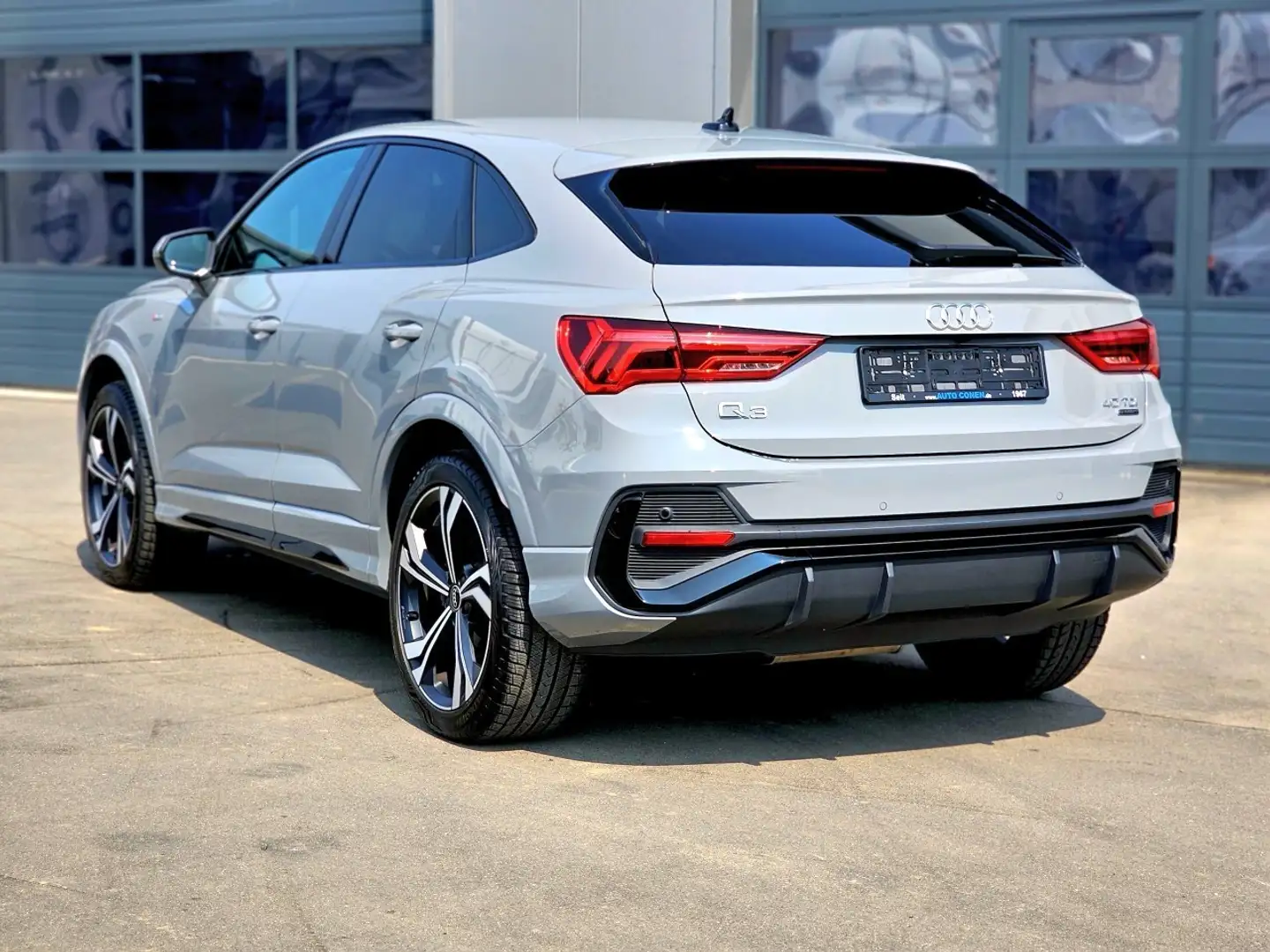 Audi Q3 40 TDI Sportback quattro S tronic S line NAV+KAM Gris - 2