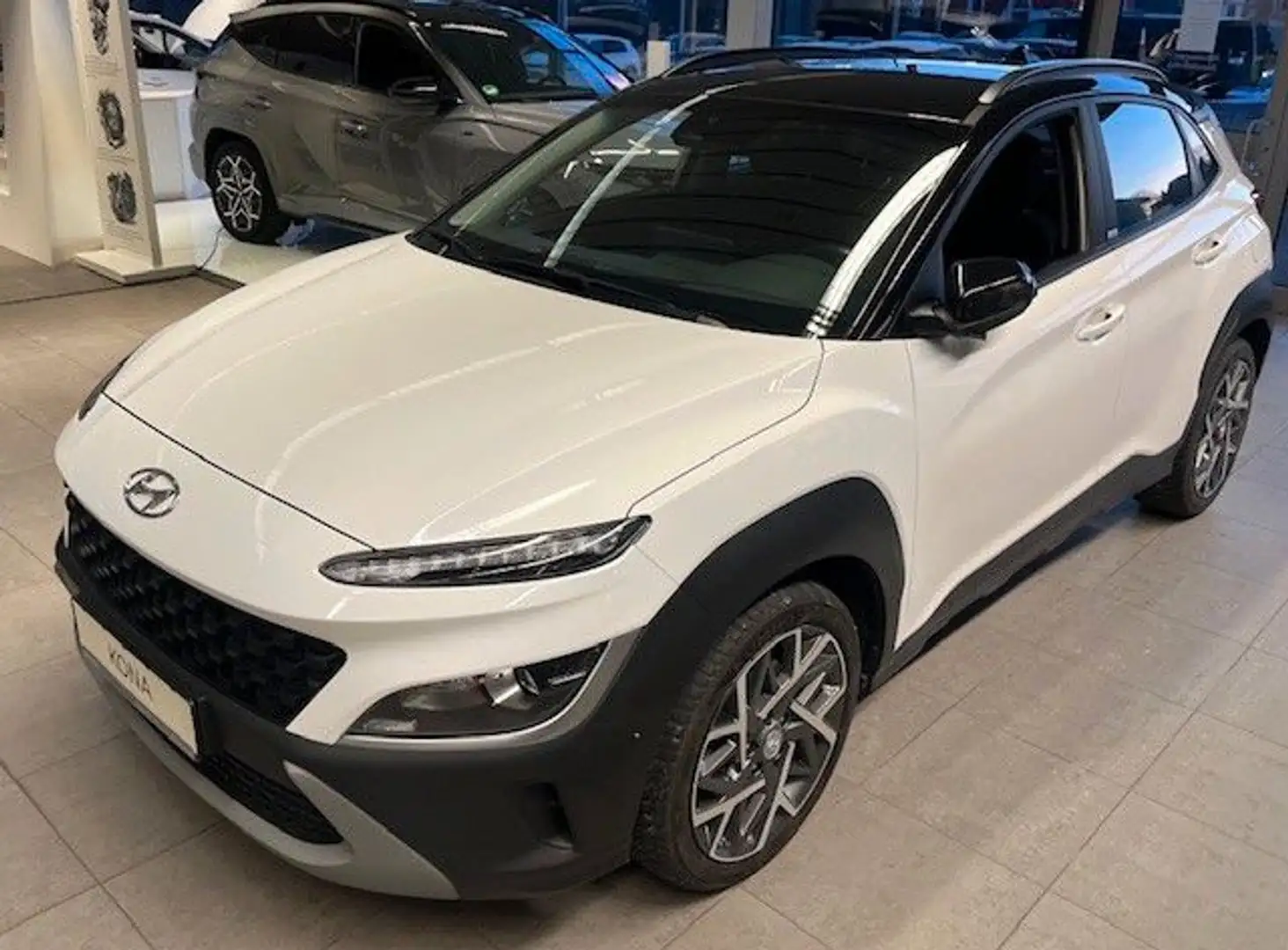 Hyundai KONA Trend Hybrid 2WD Automatic Weiß - 1