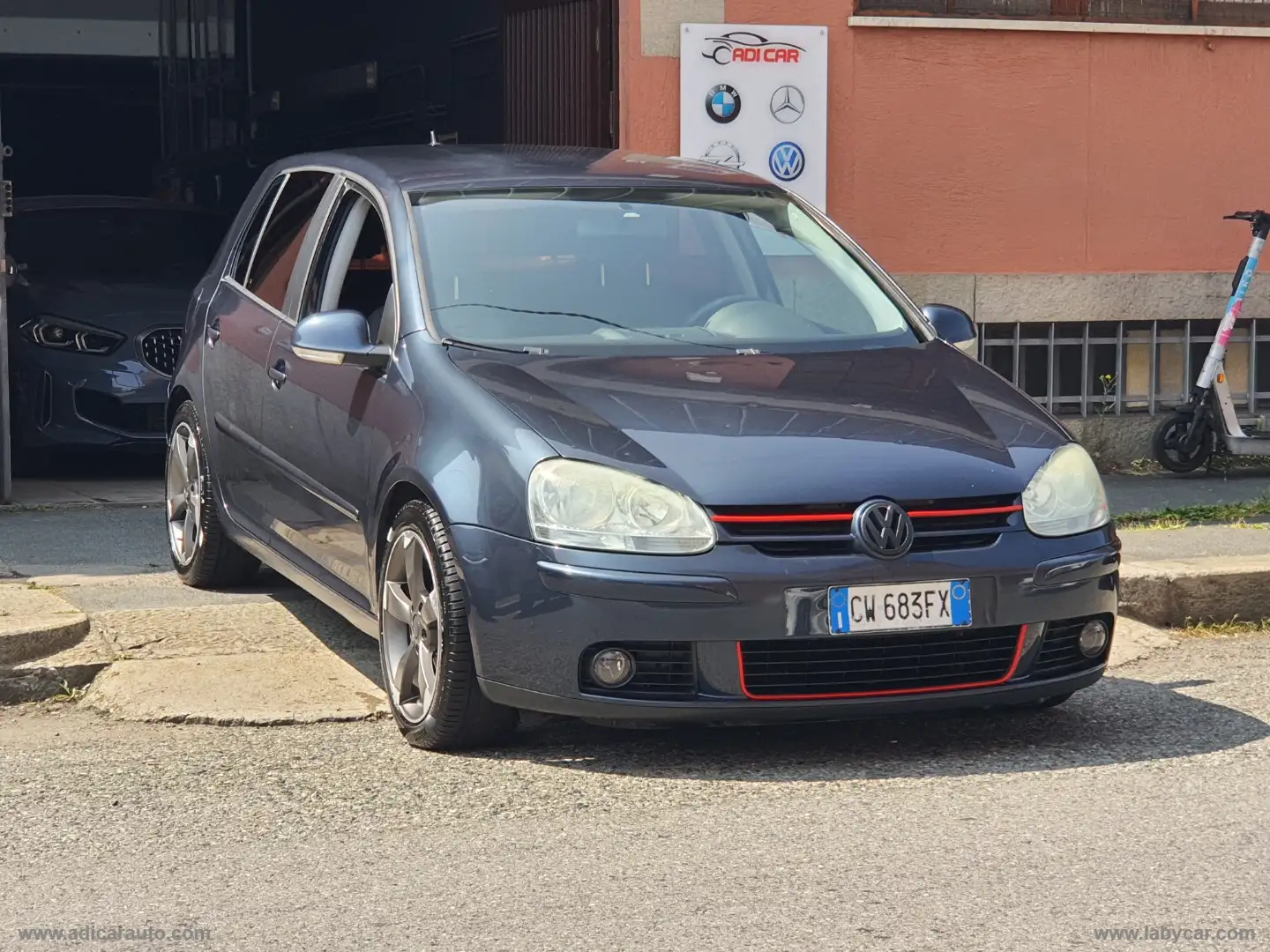 Volkswagen Golf 1.6 16V FSI 5p. Grigio - 1