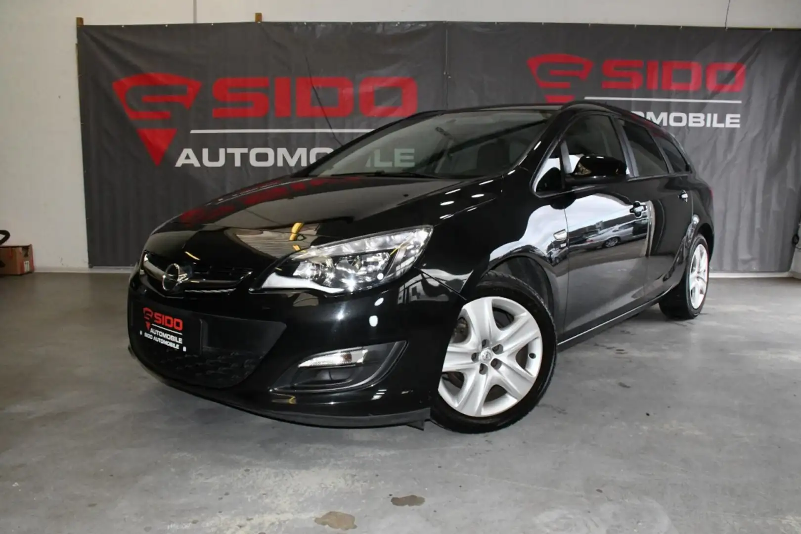 Opel Astra J Sports Tourer LK.HEIZ*REMP*SHZ*PDC Klima Schwarz - 1