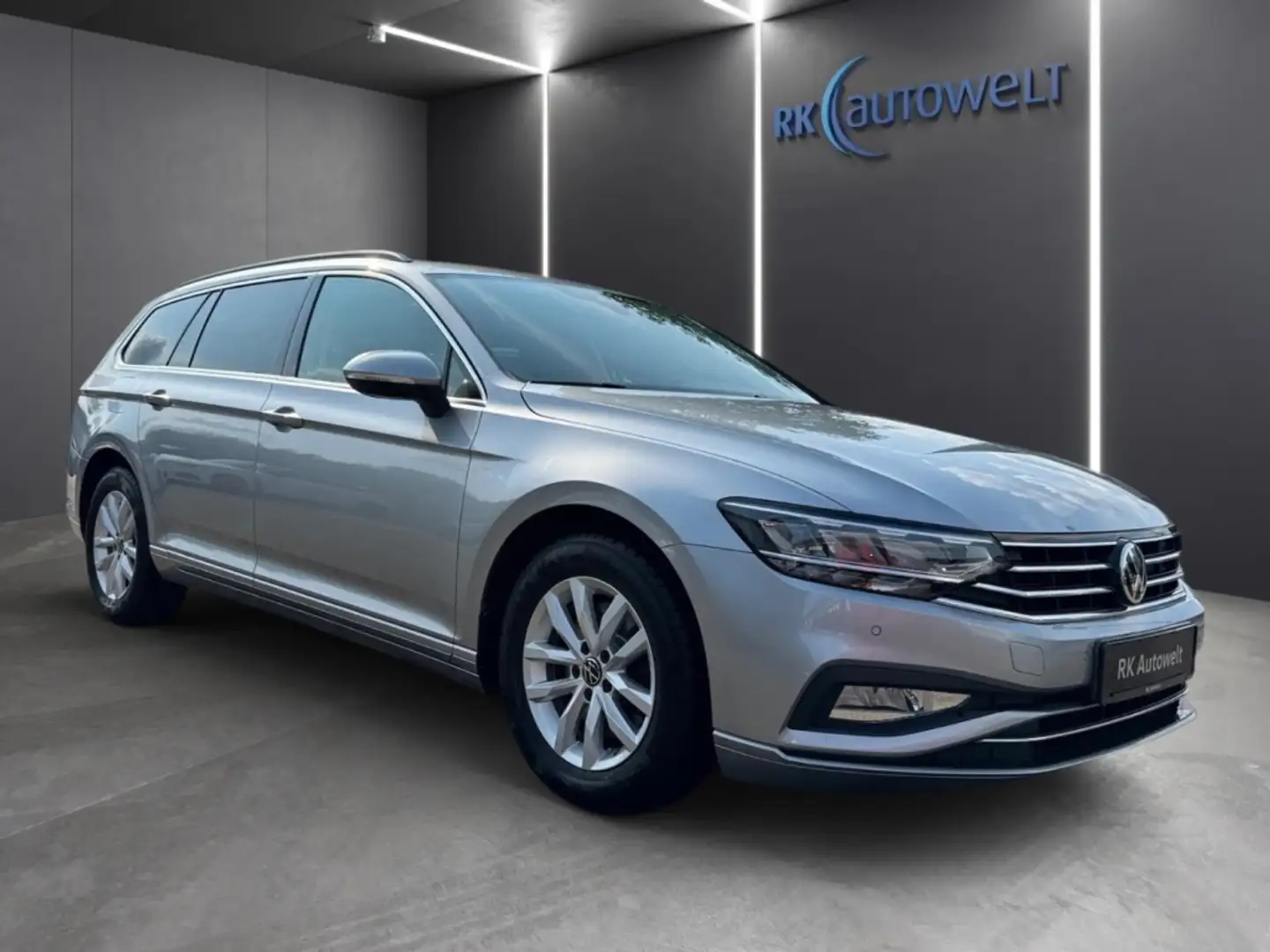 Volkswagen Passat Variant Business 1.5 TSI DSG LED Navi AHK Climatronic Argent - 2