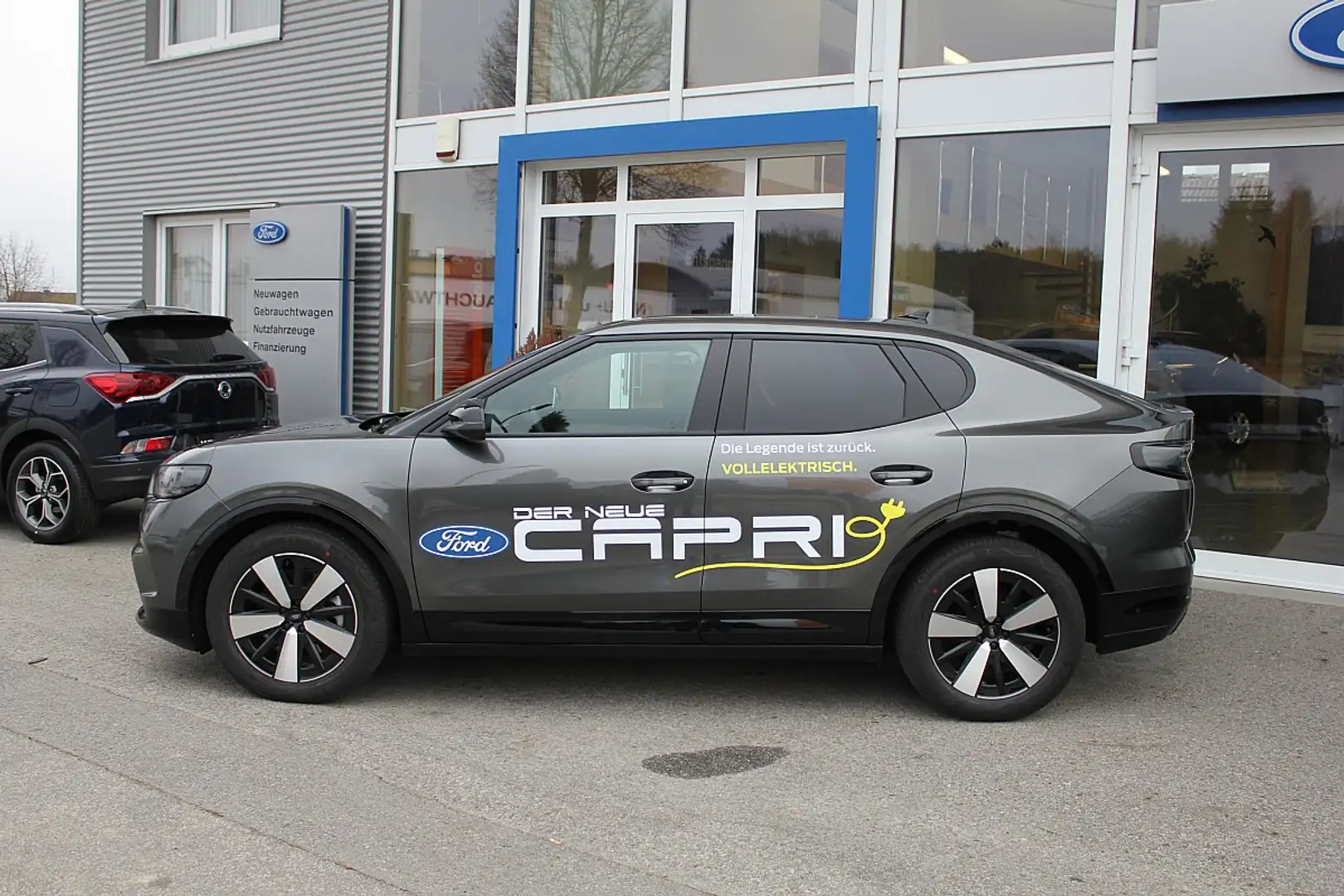 Ford Capri Elektro 77kWh Extended Range Select Grau - 2