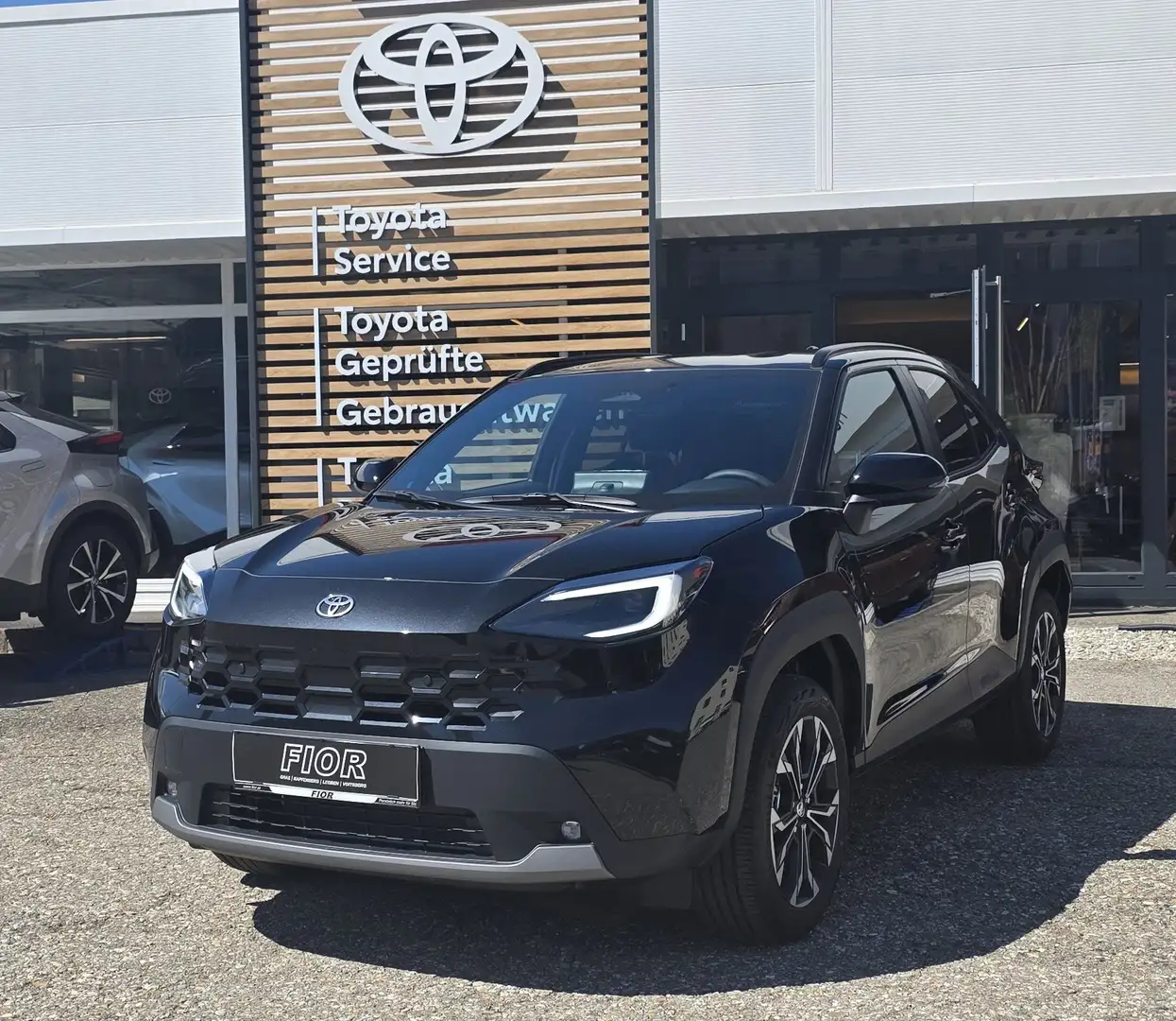 Toyota Yaris Cross Teamplayer Hybrid 4x2 Schwarz - 1