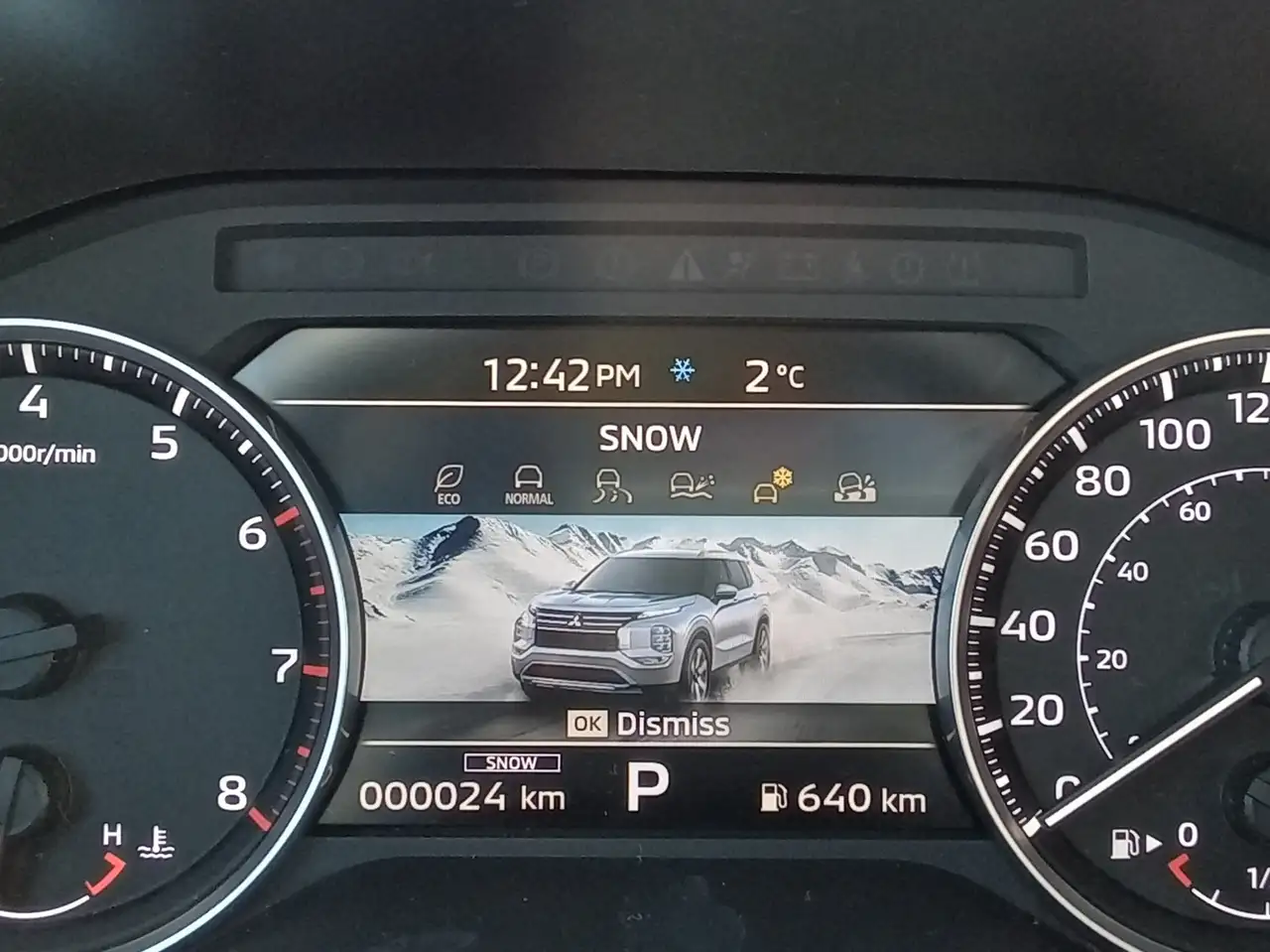Mitsubishi Outlander снимка Mitsubishi Outlander