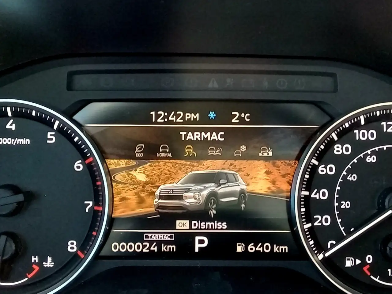 Mitsubishi Outlander снимка Mitsubishi Outlander
