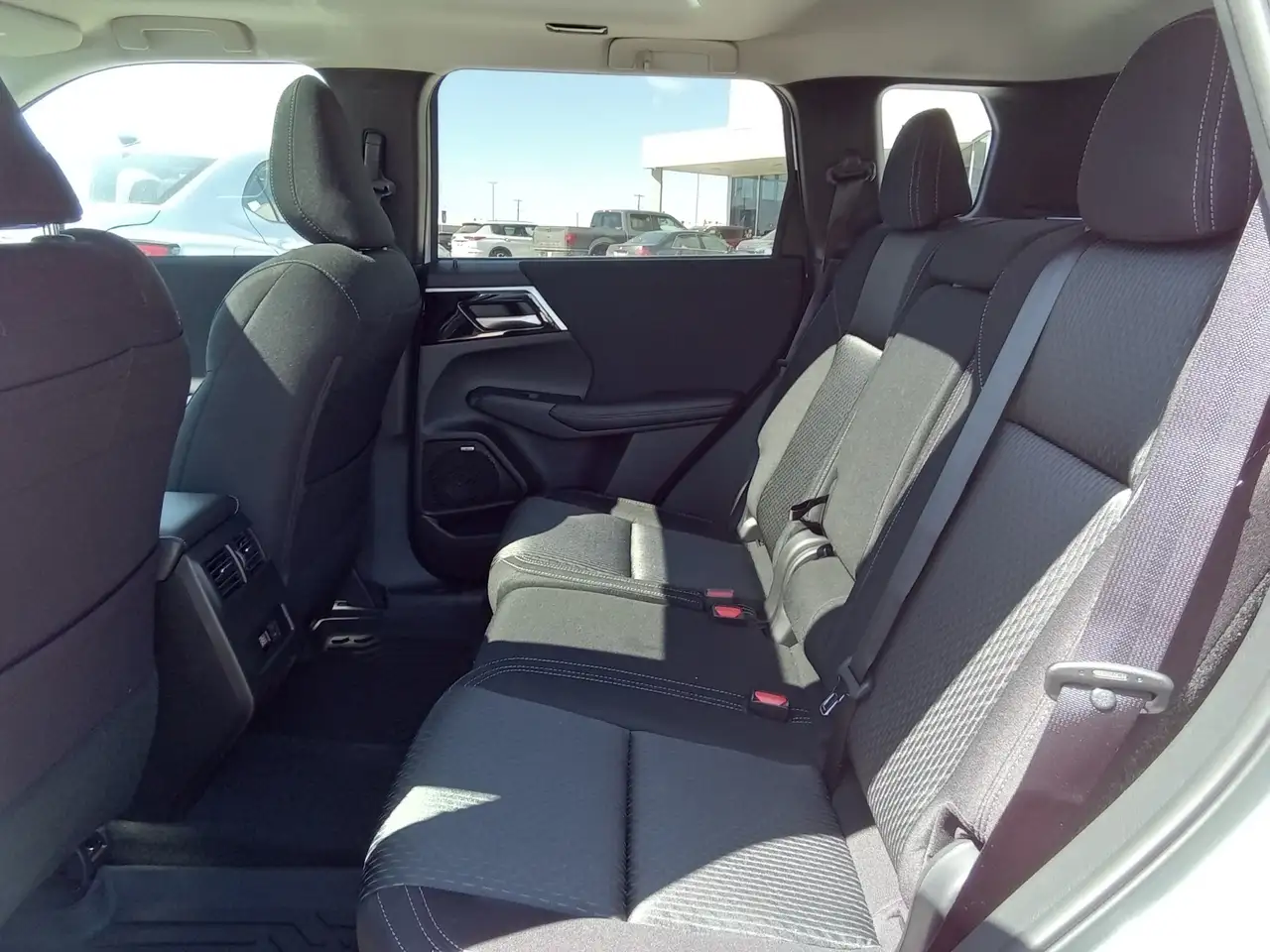Mitsubishi Outlander снимка Mitsubishi Outlander