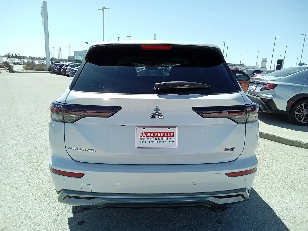Mitsubishi Outlander снимка Mitsubishi Outlander