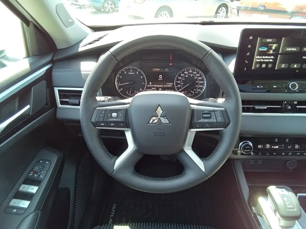 Mitsubishi Outlander снимка Mitsubishi Outlander