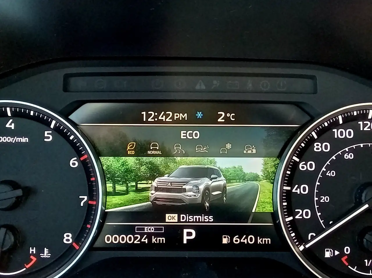Mitsubishi Outlander снимка Mitsubishi Outlander