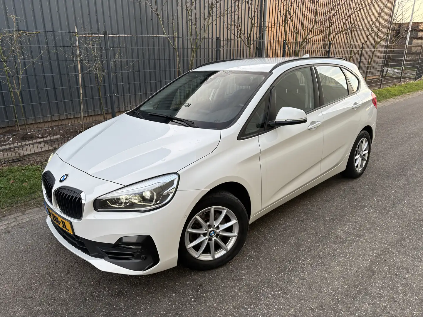 BMW 216 2-serie Active Tourer 216d Executive / NAVI / AIRC Weiß - 2