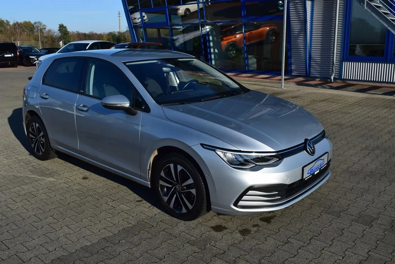 Volkswagen Golf VIII 1,0 TSI Navi/LED/APP/SHZ/PDC Silber - 1