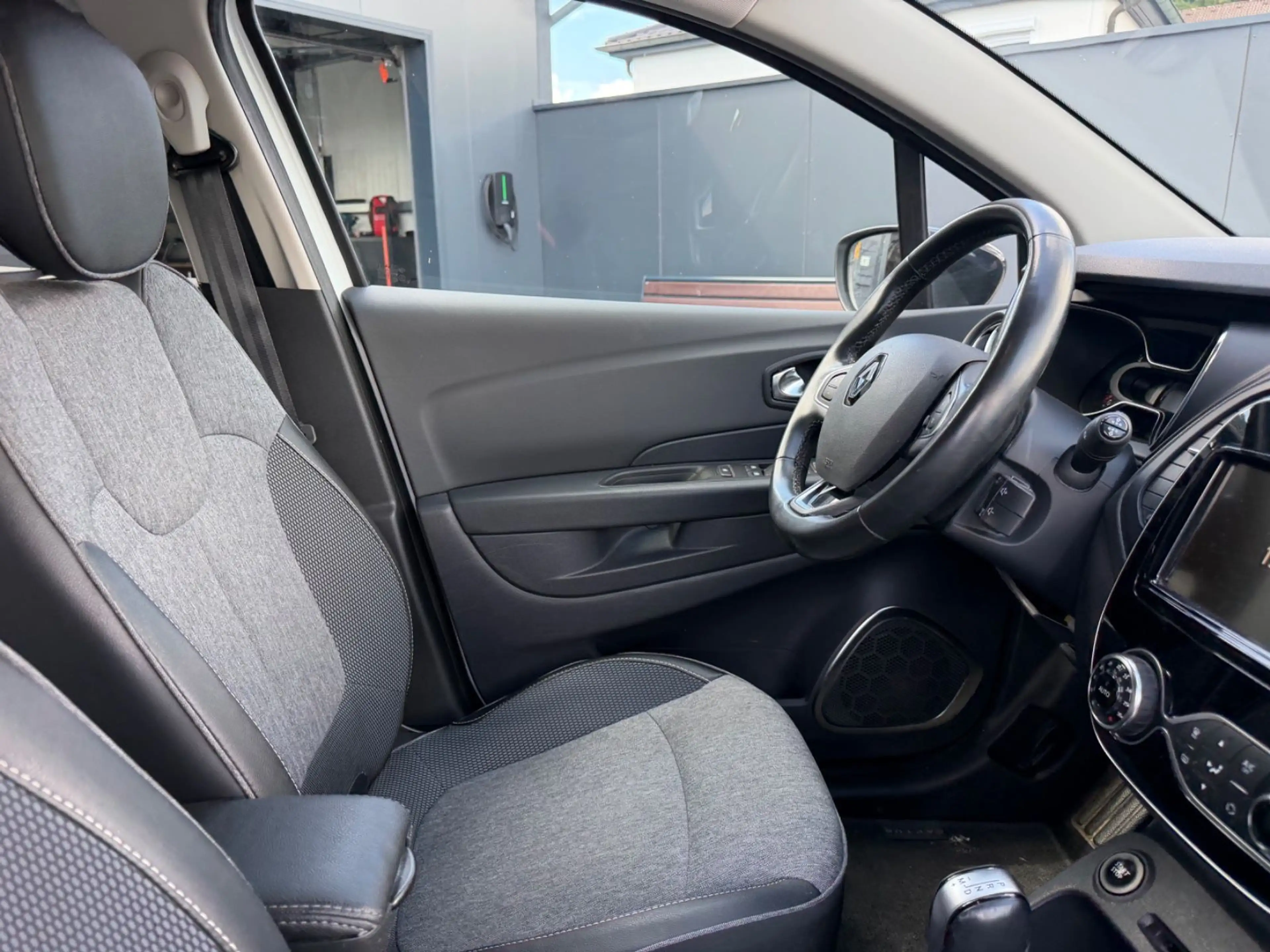 Renault Captur Crossborder — photo 15