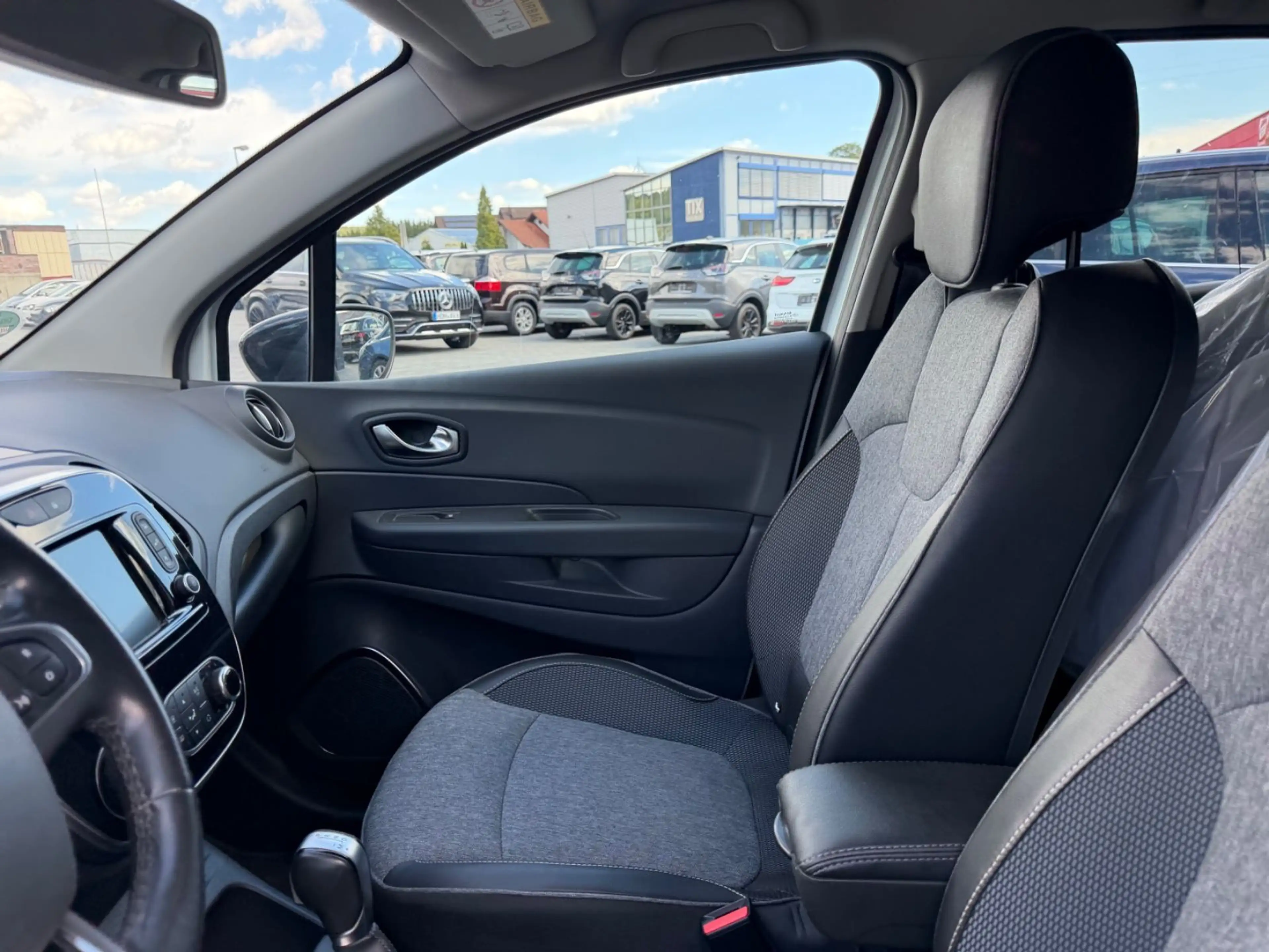 Renault Captur Crossborder — photo 11