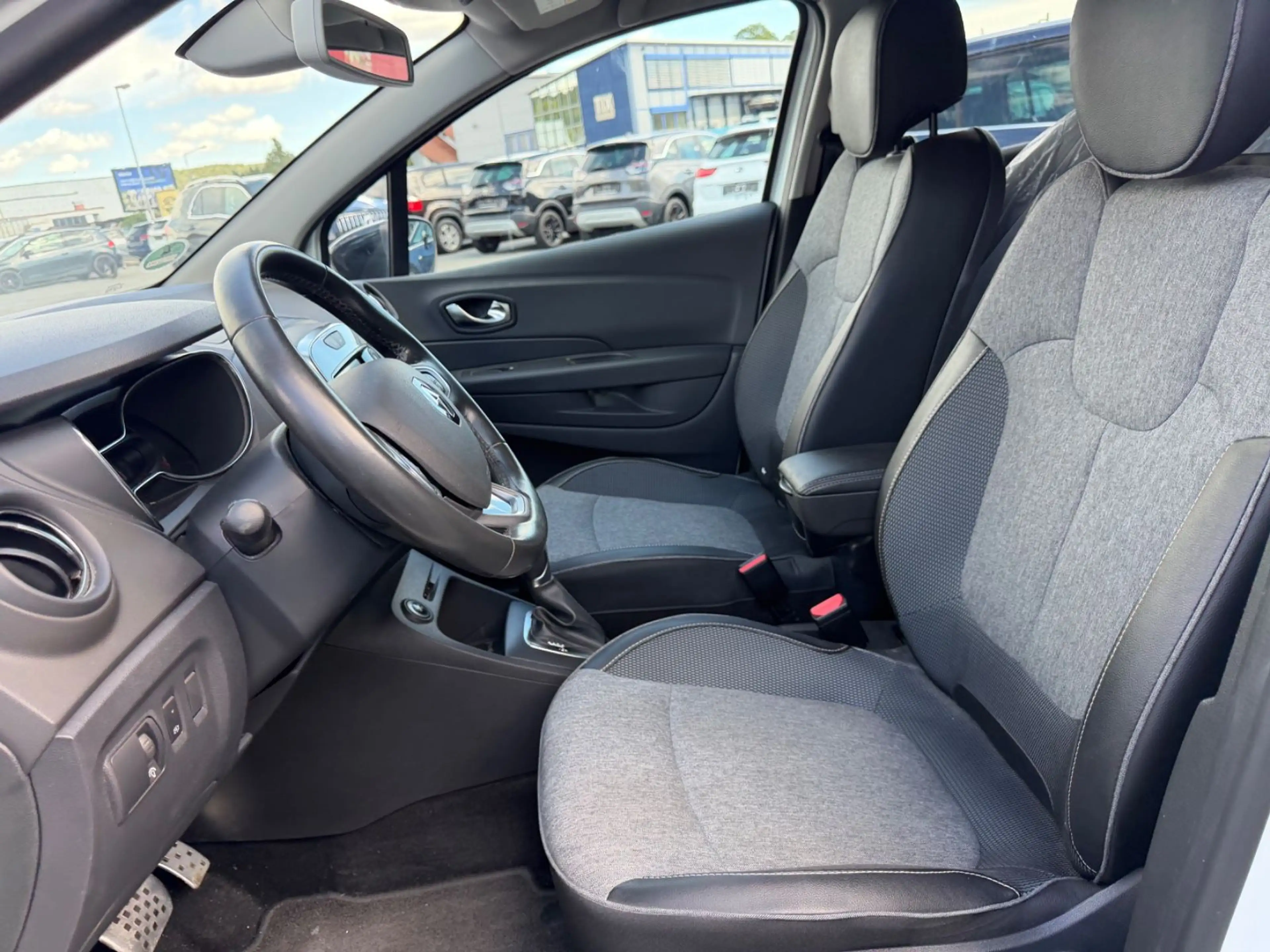 Renault Captur Crossborder — photo 12