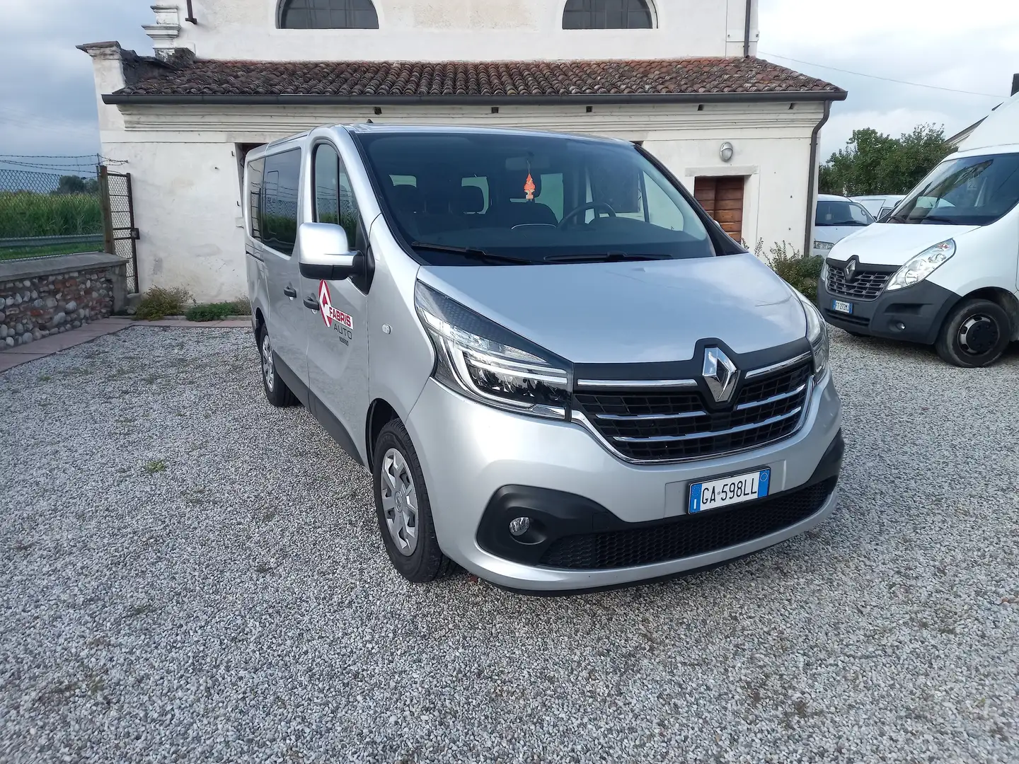 Renault Trafic 2.0 Dci 145 CV Passenger 9 POSTI Argento - 2