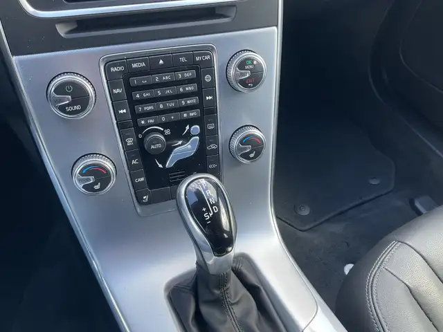 Volvo V60 Cross Country view 6