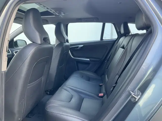 Volvo V60 Cross Country view 18