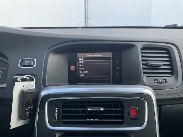 Volvo V60 Cross Country view 30