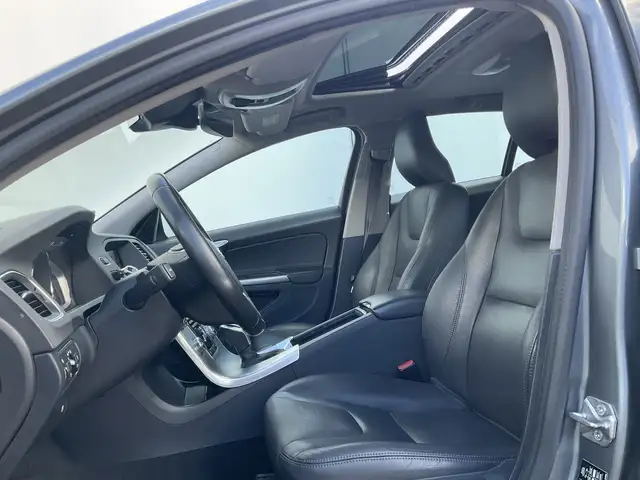 Volvo V60 Cross Country view 21