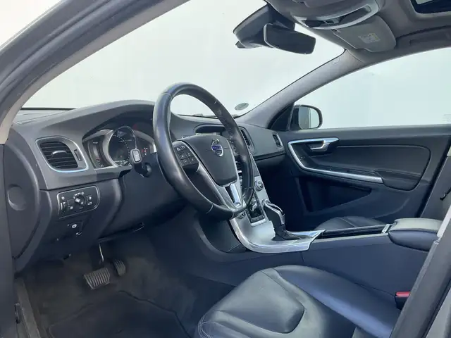 Volvo V60 Cross Country view 22