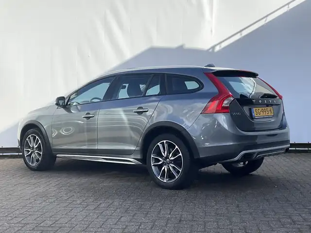 Volvo V60 Cross Country view 2
