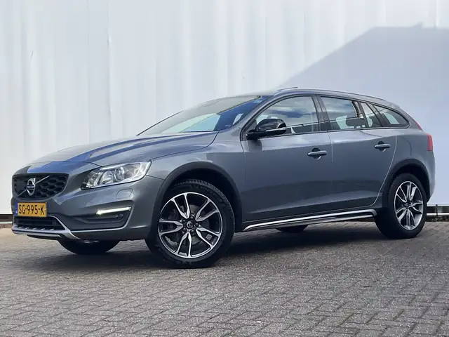 Volvo V60 Cross Country view 14