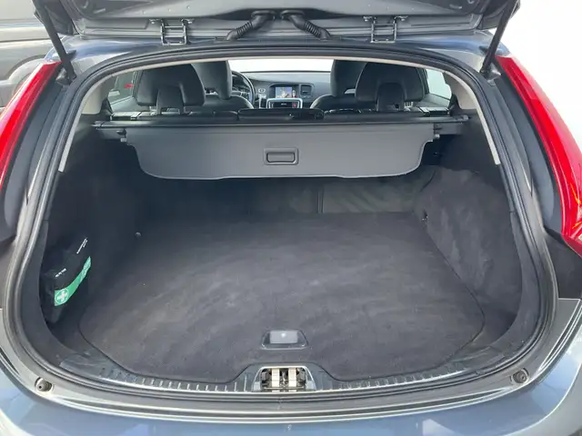 Volvo V60 Cross Country view 16