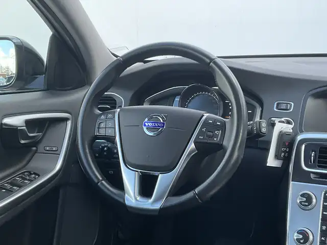 Volvo V60 Cross Country view 24