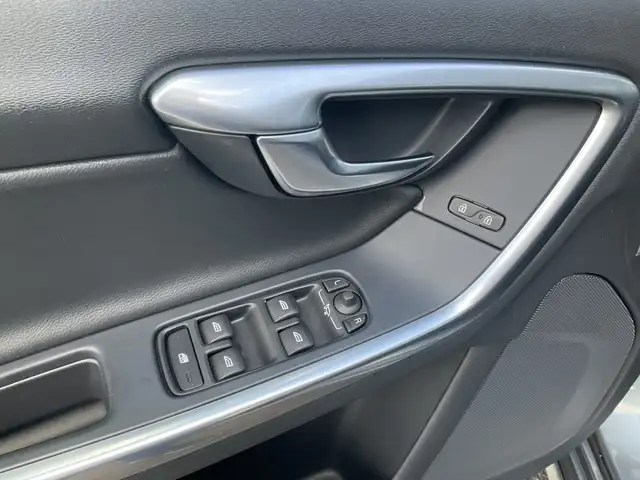 Volvo V60 Cross Country view 20