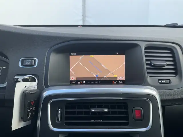 Volvo V60 Cross Country view 12