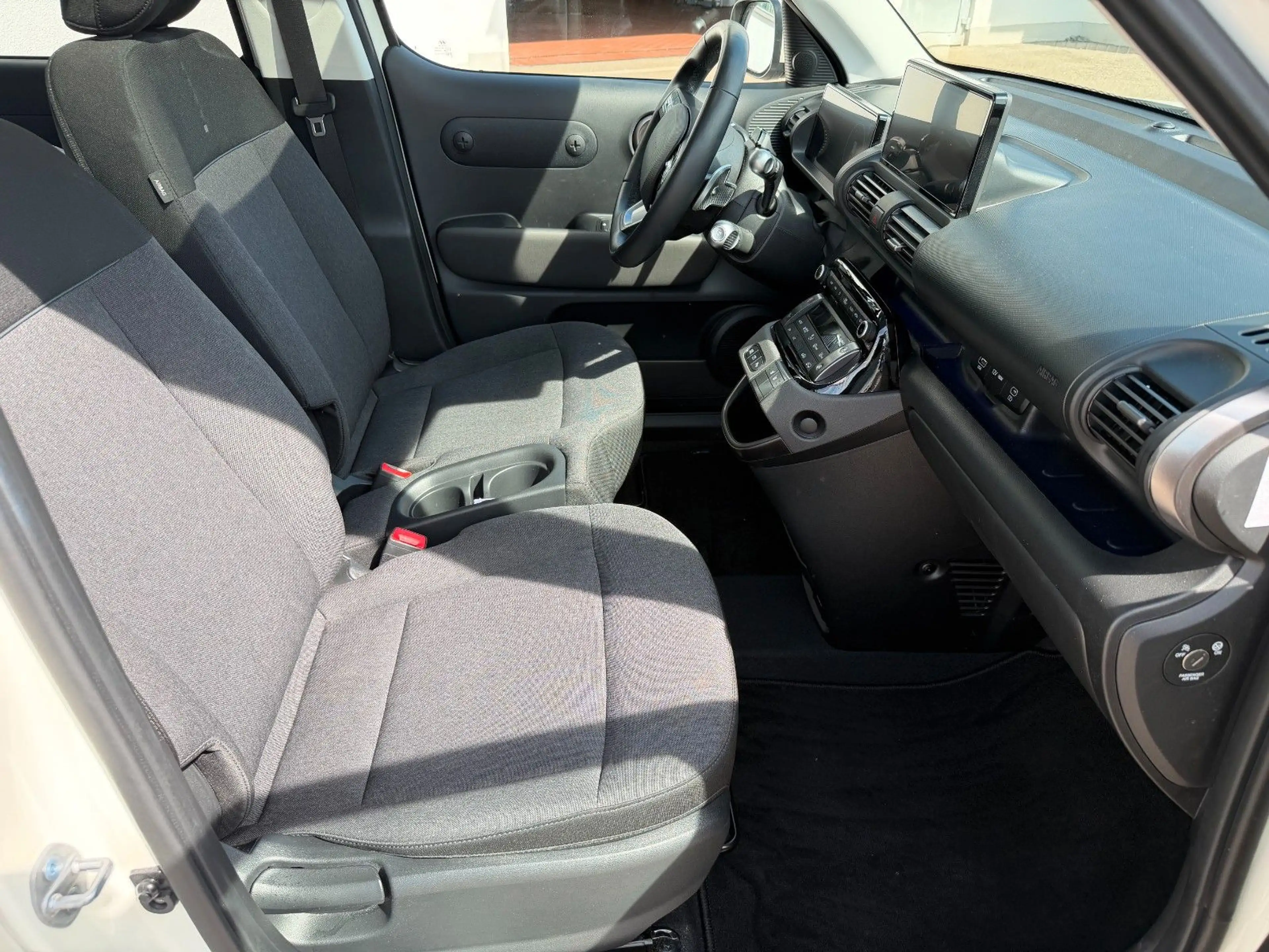 Hyundai Inster 49kWh PRIME / SD / V2L / WR — photo 7