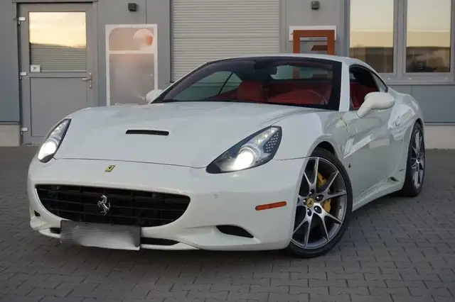 Ferrari California 4,3 V8 4 places