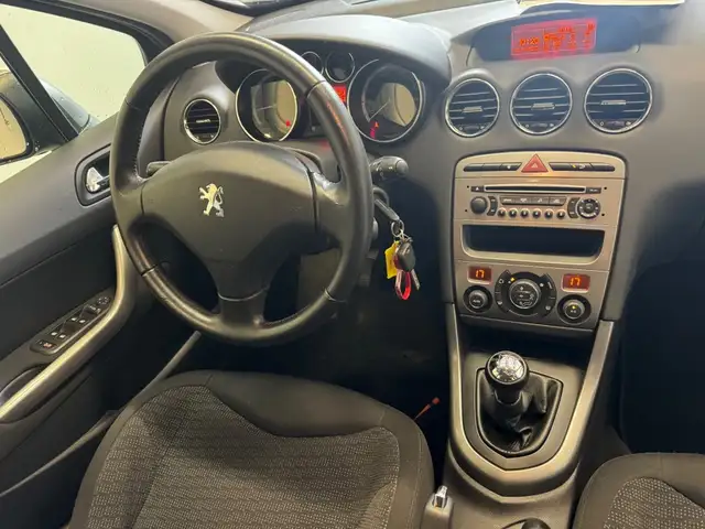 Peugeot 308 view 9