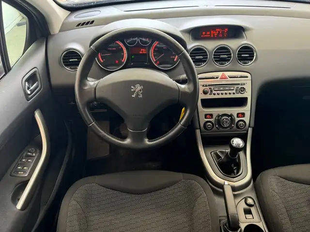 Peugeot 308 view 2