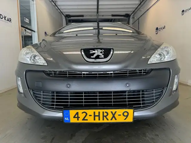 Peugeot 308 view 4