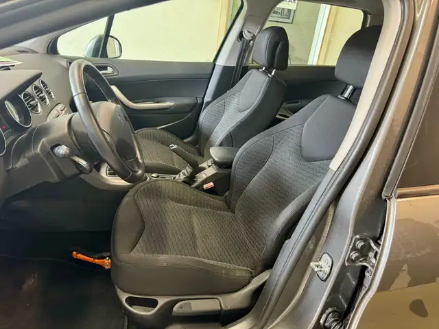 Peugeot 308 view 11