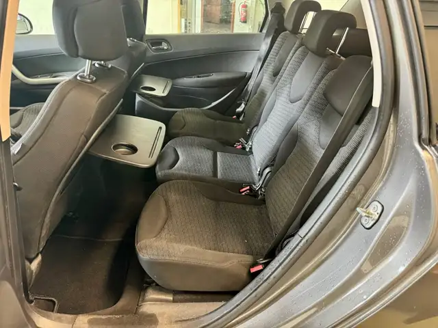 Peugeot 308 view 13