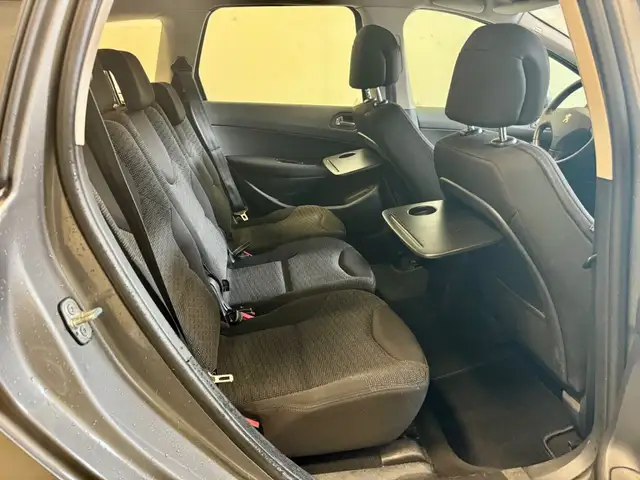 Peugeot 308 view 12