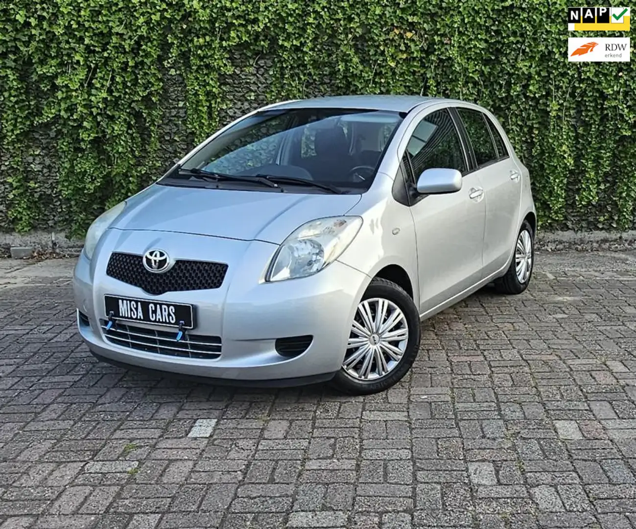 Toyota Yaris 1.3 VVTi Sol MMT Automaat Eerst Eigenaar Airco Tre Gris - 1