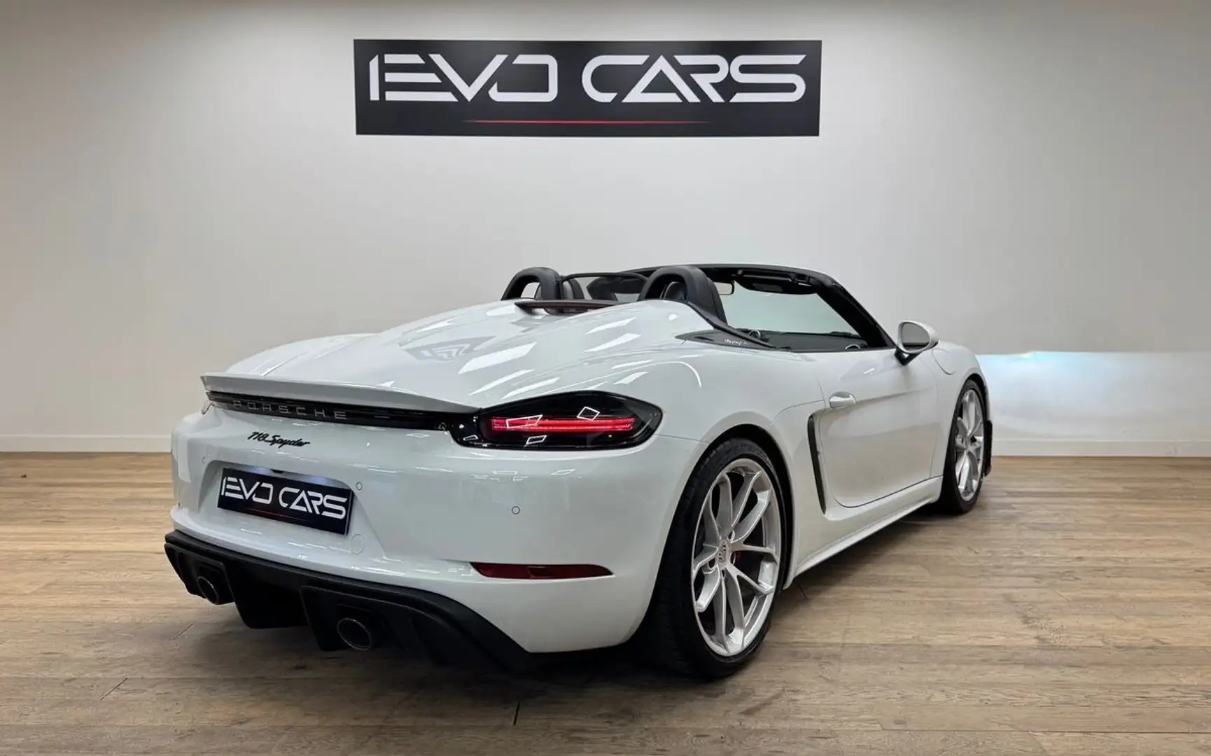Porsche 718 Spyder 4.0 420ch / Pack Chrono / CarPlay / Caméra / Sièges chauffants / Volant chauffant Blanc - 2
