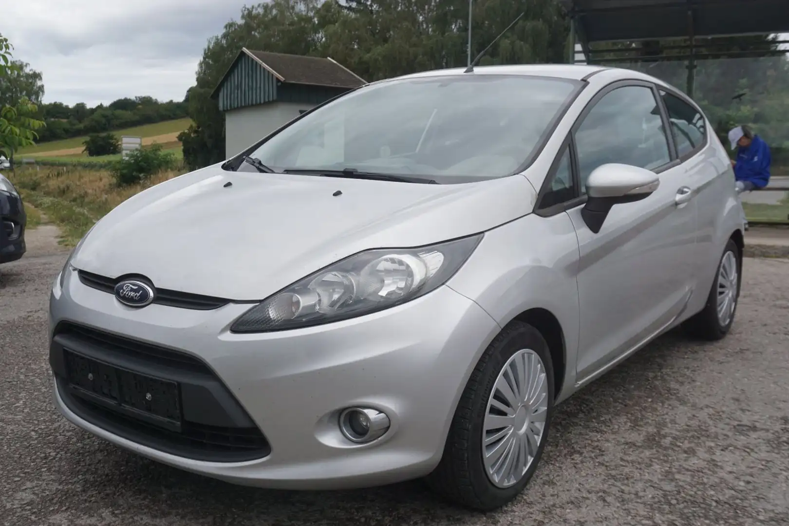 Ford Fiesta Trend Grau - 2