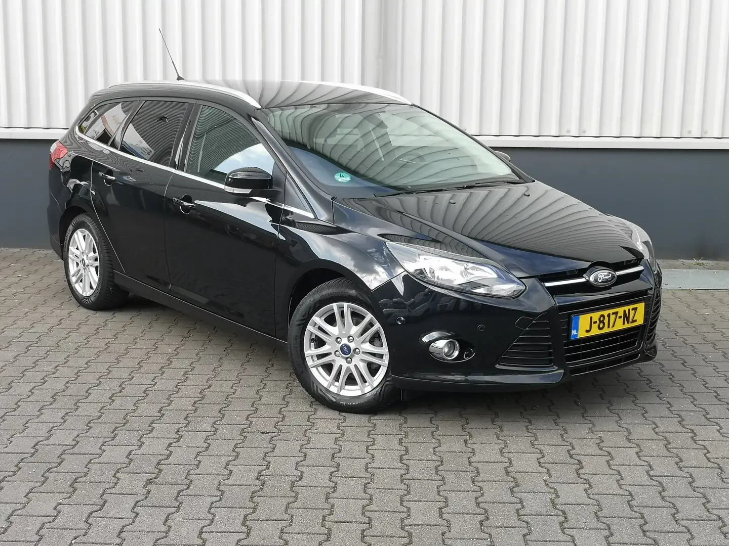 Ford Focus 1.0 EcoB. Edit. Plus | Gereviseerde motor! Zwart - 2