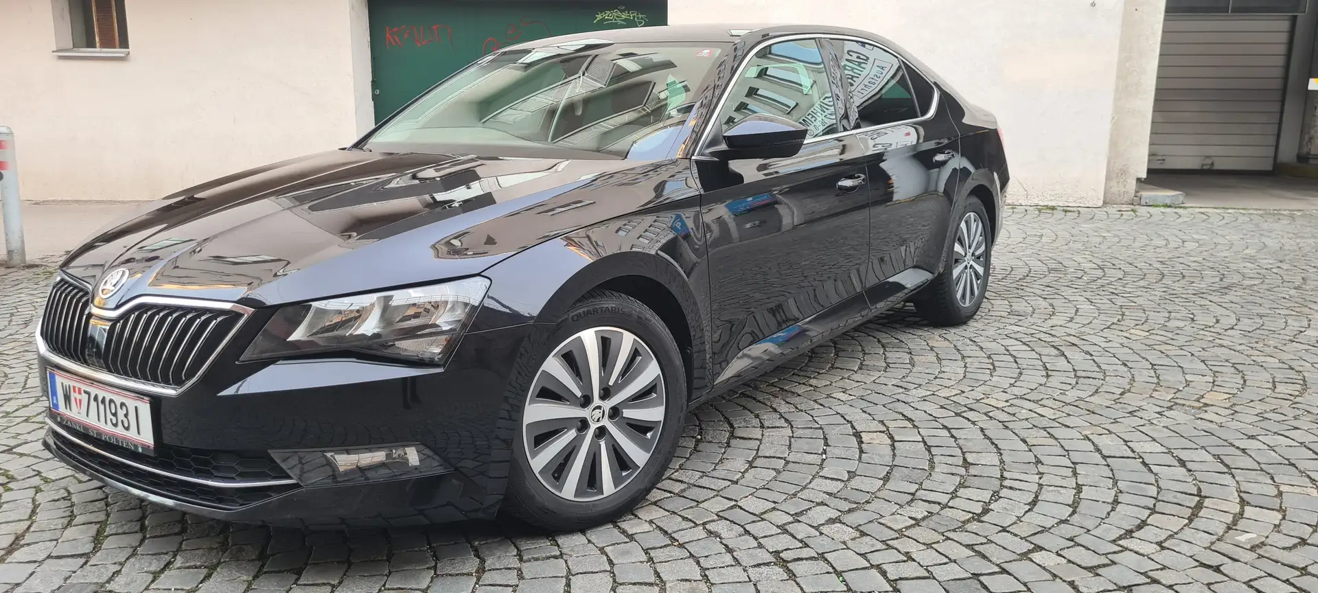 Skoda Superb Superb 1.6 TDI GreenLine Schwarz - 1