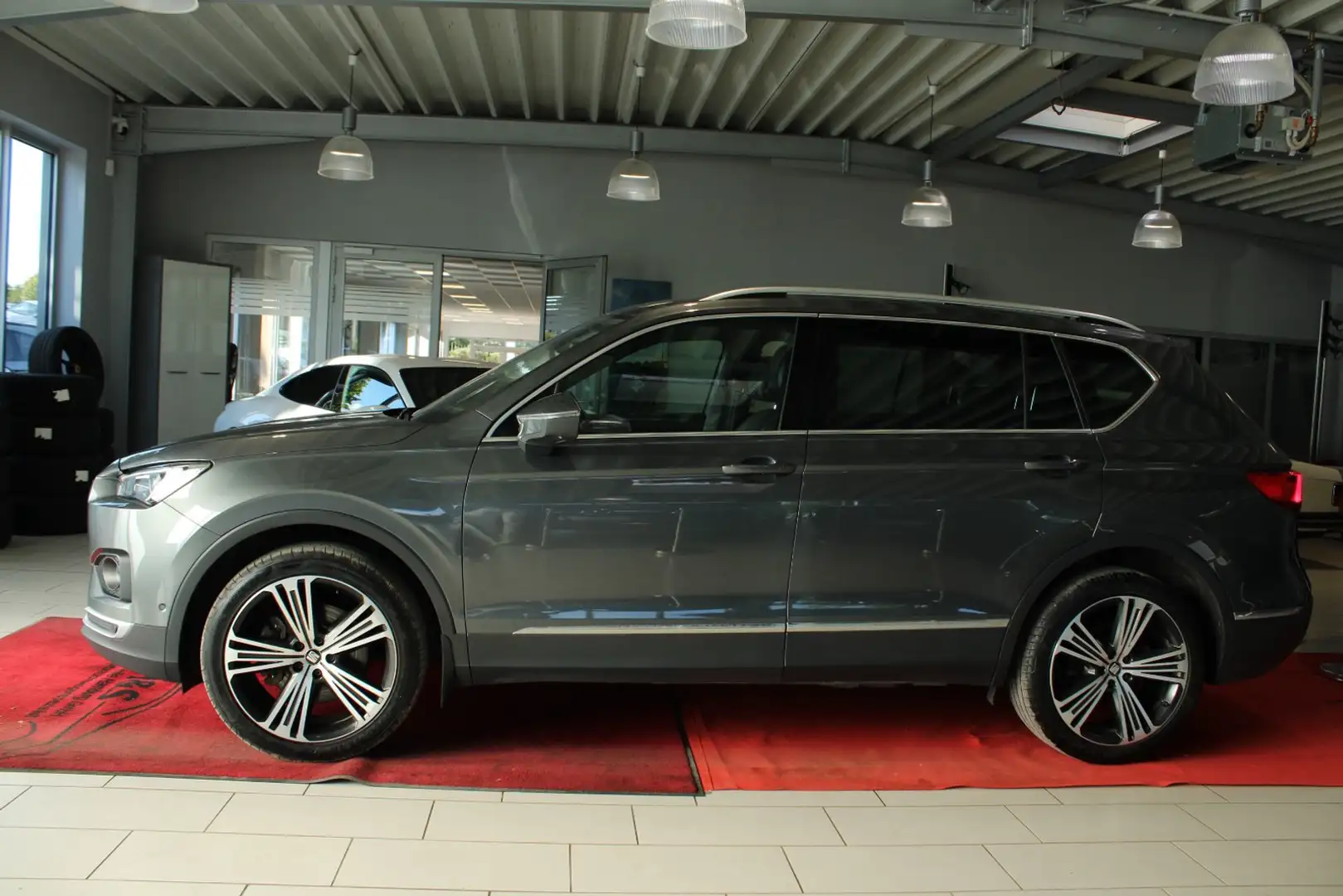 SEAT Tarraco Xcellence 4Drive 7-Sitzer Grau - 2