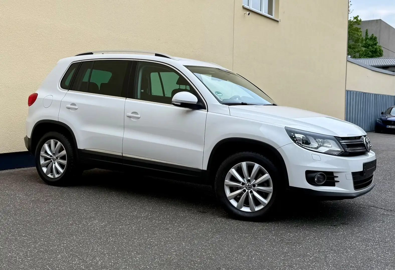 Volkswagen Tiguan Sport & Style 4Motion 2.0 TDI KAM AHK PDC Weiß - 1