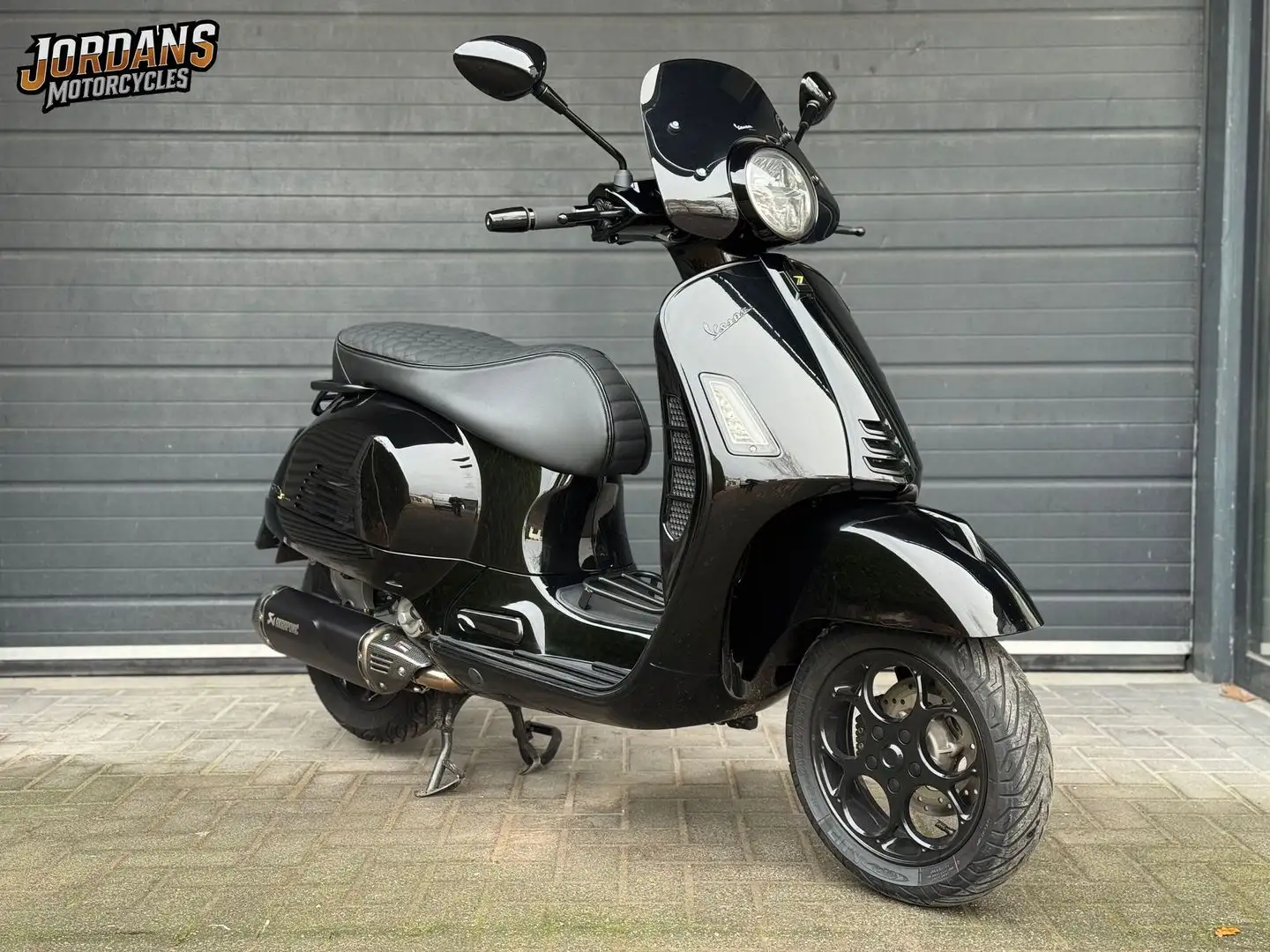 Vespa GTS 300 HPE Zwart - 1