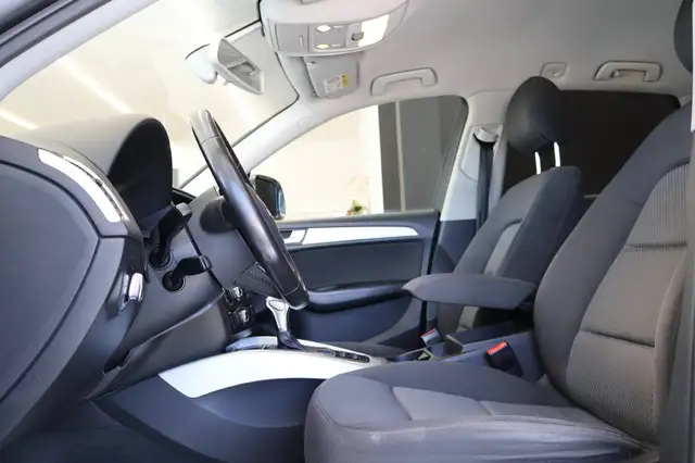 Audi Q5 view 10