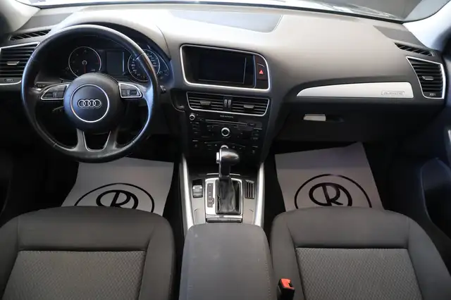 Audi Q5 view 8