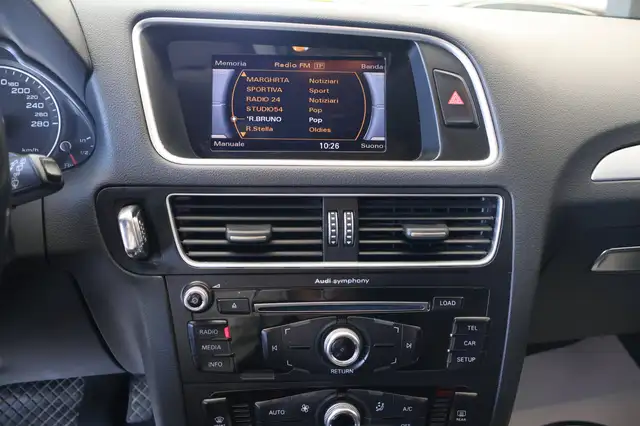 Audi Q5 view 15